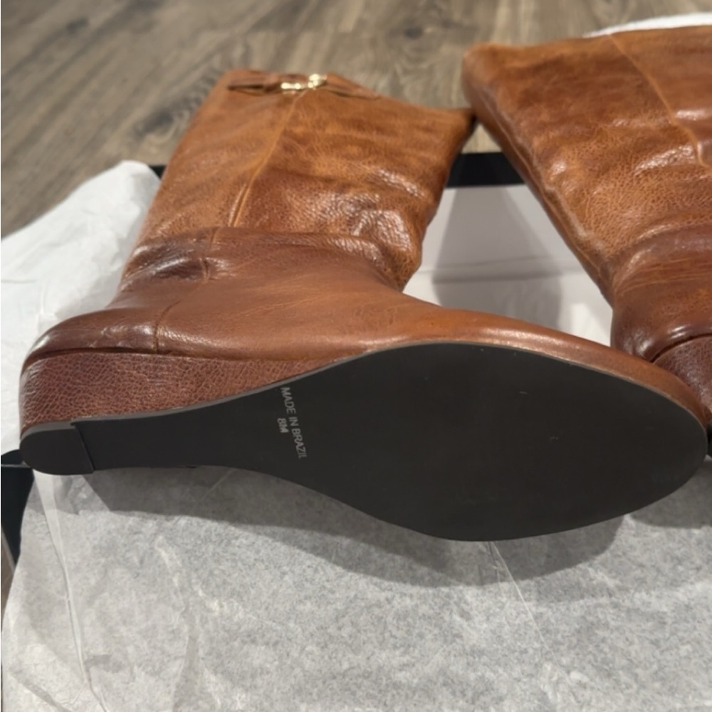 Boots - Picture 3 of 4